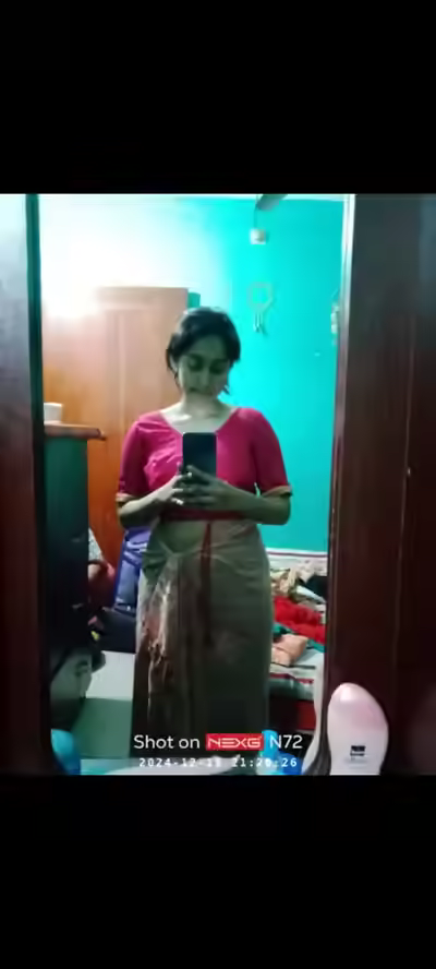 Bangladeshi Chubby Girl in Saree Playing with Boobs