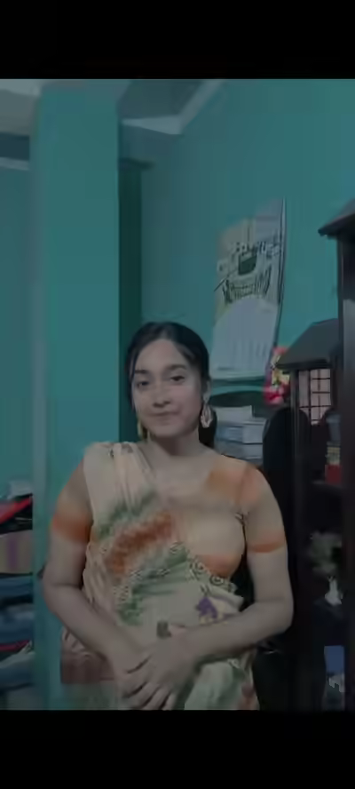 Bangladeshi Chubby Girl in Saree Playing with Boobs
