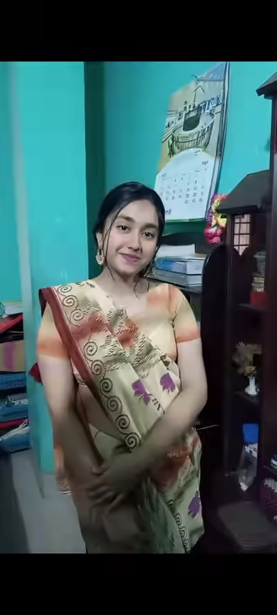Bangladeshi Chubby Girl in Saree Playing with Boobs