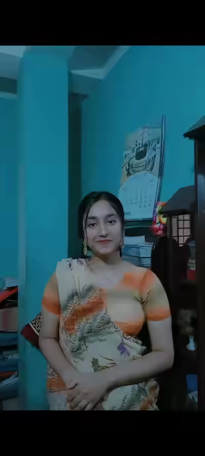 Bangladeshi Chubby Girl in Saree Playing with Boobs