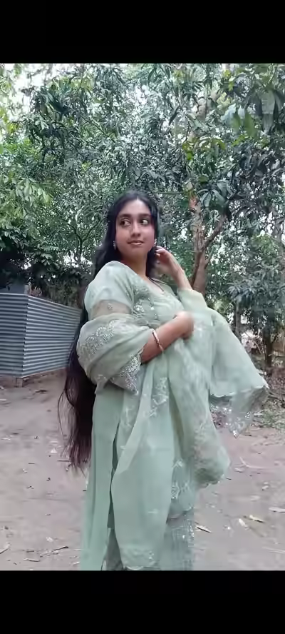 Bangladeshi Chubby Girl in Saree Playing with Boobs