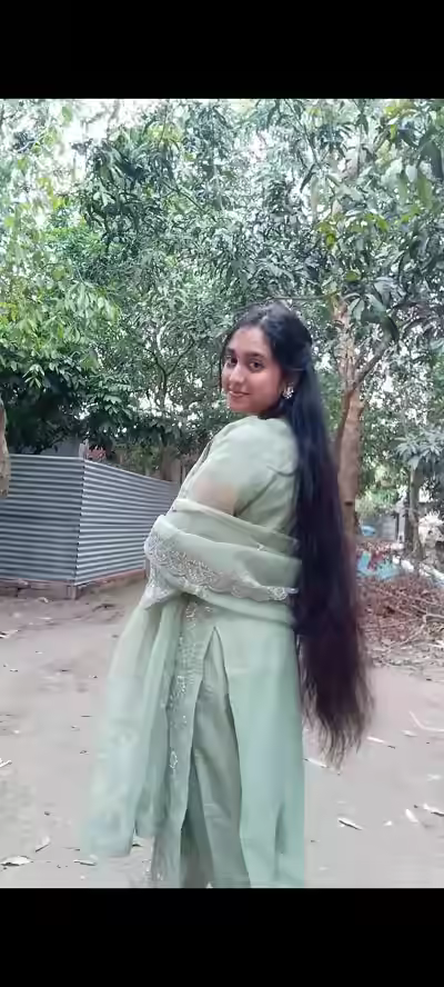 Bangladeshi Chubby Girl in Saree Playing with Boobs