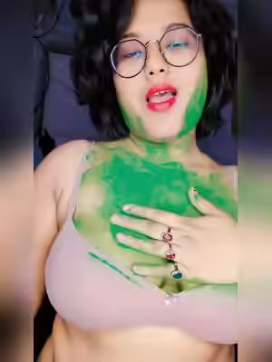 Very Hot International Bitch从简翻译为：Very Hot International Bitch