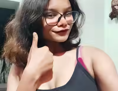 Desi Indian Babe Pleases With Blowjob In Lift