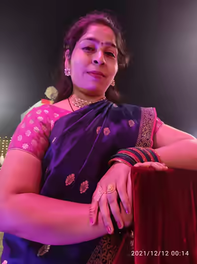 Delhi Bhabhi Showcases Her Body