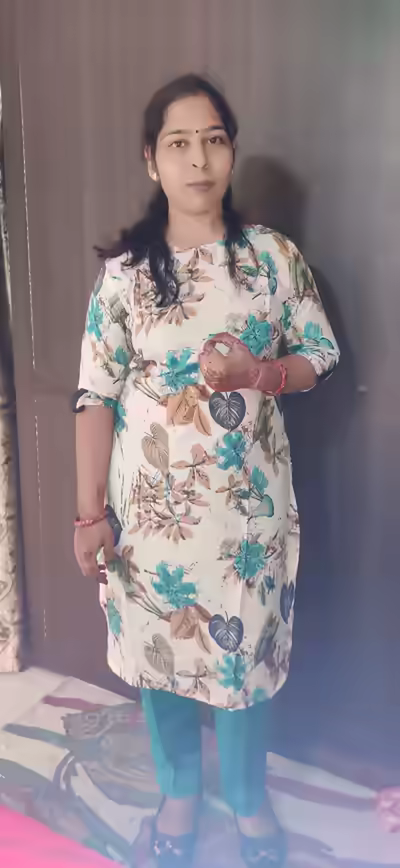 Delhi Bhabhi Showcases Her Body