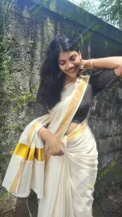 bangladeshi Cute sexy school girl showing her cute boobs to her bf