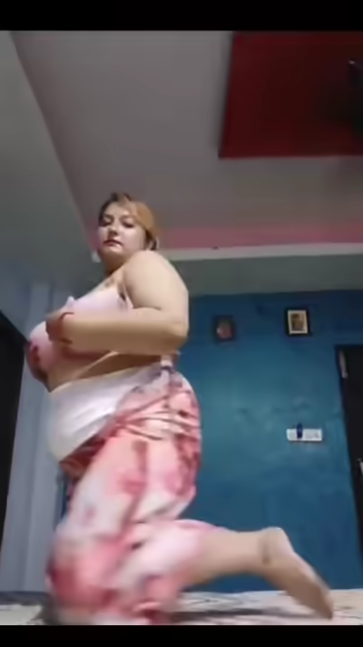 Chubby Housewife Squirting Her Pussy