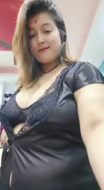 Chubby Housewife Squirting Her Pussy
