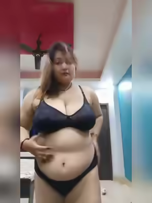 Chubby Housewife Squirting Her Pussy