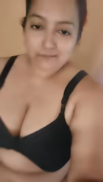 Chubby Housewife Squirting Her Pussy