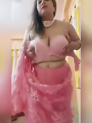 Chubby Housewife Squirting Her Pussy