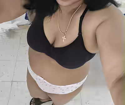 Hot Indian Aunty Cleavage