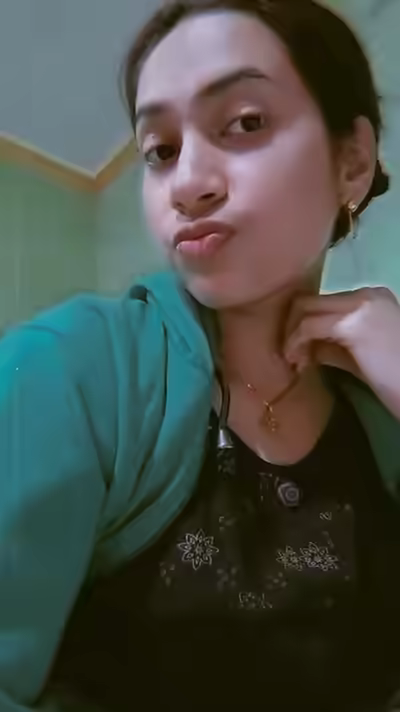Desi Kerala Slim Girl's Nude Leak