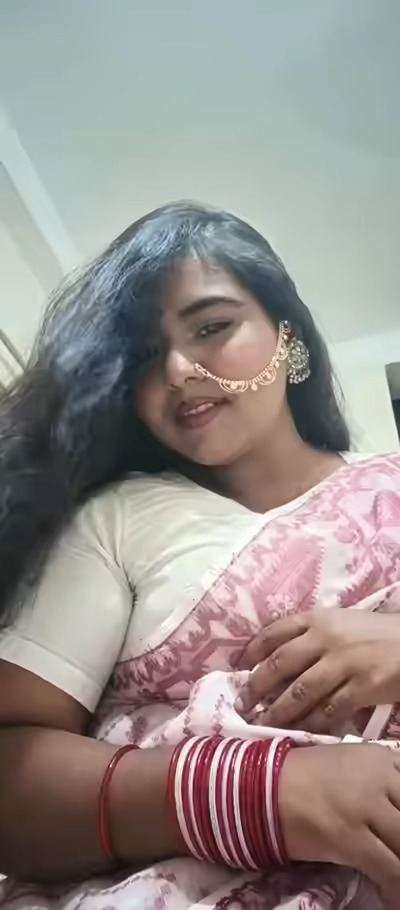 Chubby Bangladeshi Girl's Boobs and Saree Pictures