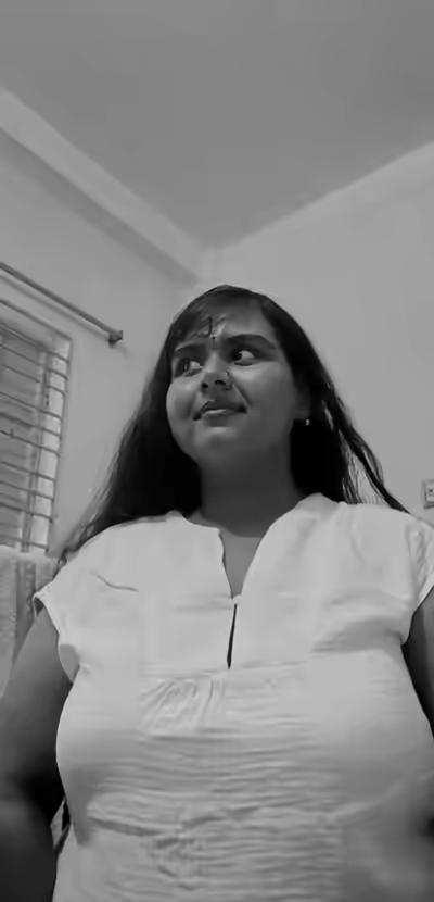 Chubby Bangladeshi Girl's Boobs and Saree Pictures