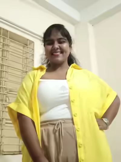 Chubby Bangladeshi Girl's Boobs and Saree Pictures