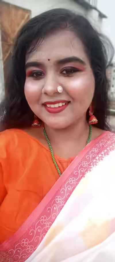 Chubby Bangladeshi Girl's Boobs and Saree Pictures