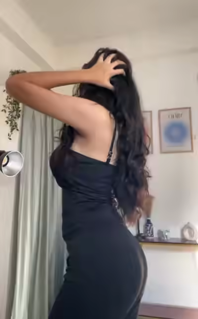 Subhashree Sahi展示大胸部