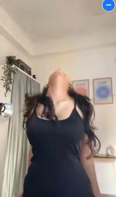 Subhashree Sahi展示大胸部