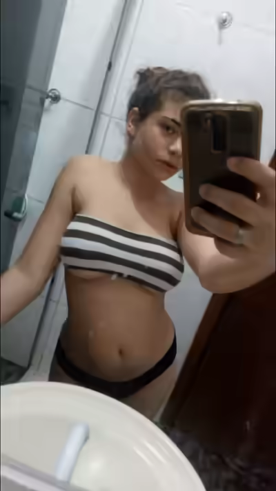 Busty 19yo Tamires