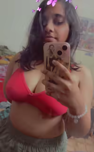 Desi Corporate Girl Sends Pics