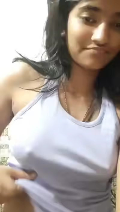 Desi cute girl flashes her big boobs for boyfriend