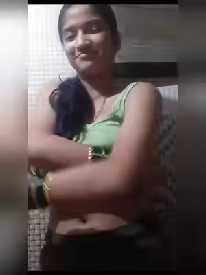 Desi Girl Flashes Big Boobs
