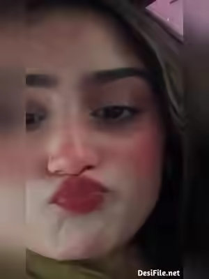 Pakistani Girl Shows Big Boobs