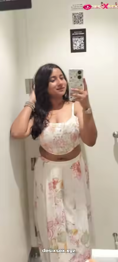 Big Boobs Indian Girlfriend Rubbing Her Pussy