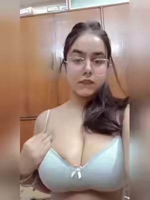 Randi Show Her Big Boobs