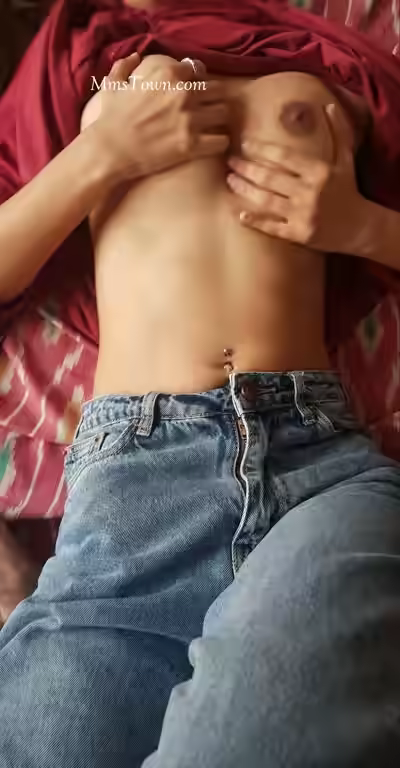 Indian Hot Girl Shows Boobs