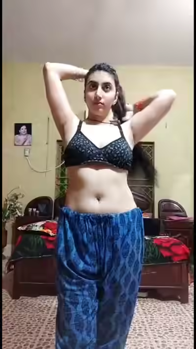 Pakistani hot beautiful boobs housewife flashing her boobs and pussy for her ex boyfriend