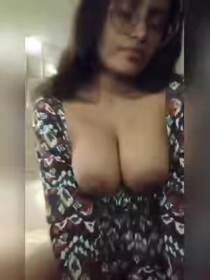 Randi Show: Indian Big Boobs Flashing