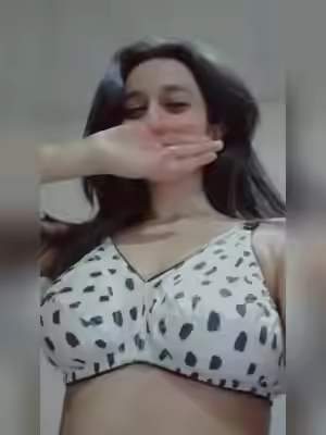Indian Big Boobs Girl秀大胸与 boyfriend做爱
