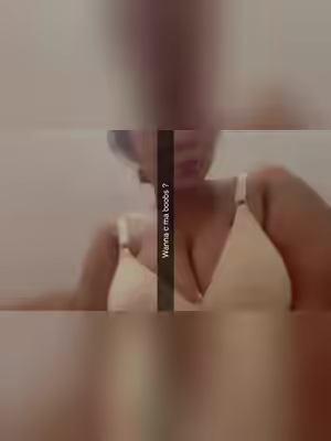 Desi Girl Shows Boobs on Snapchat
