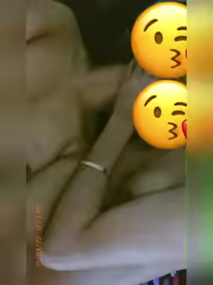 Indian Girl Flashes Boobs and Pussy