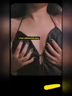 Indian Girl Flashes Boobs and Pussy