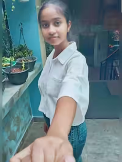 Bangladeshi Young Girl Flashes Boobs, Dates Her Boyfriend