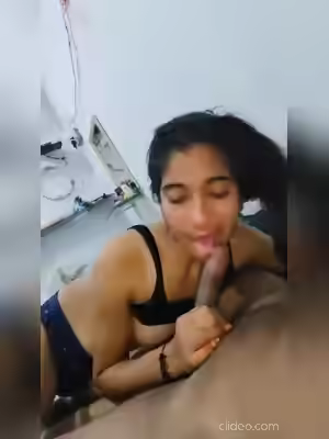 Bangladeshi Young Girl Flashes Boobs, Dates Her Boyfriend