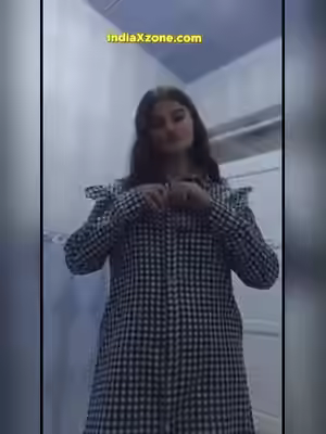 Indian Cute Desi Girl Show Big Boobs and Pussy