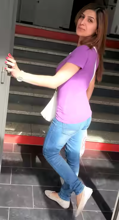 French MILF Cheats in Germany