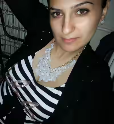 French MILF Cheats in Germany