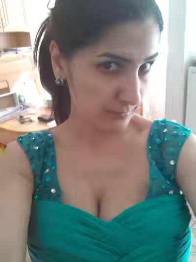 French MILF Cheats in Germany