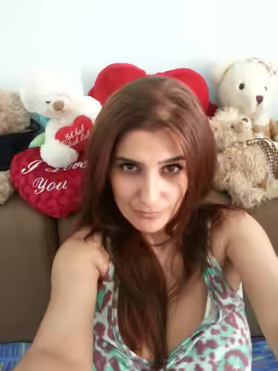 French MILF Cheats in Germany