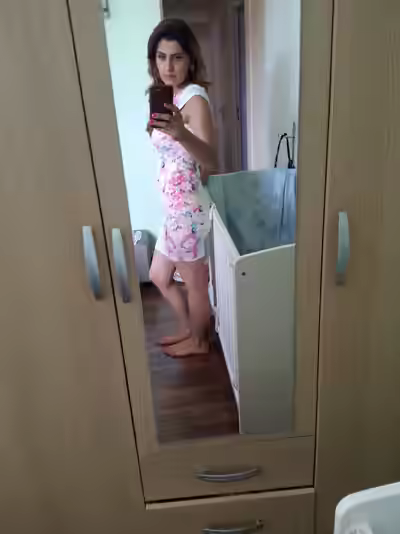 French MILF Cheats in Germany