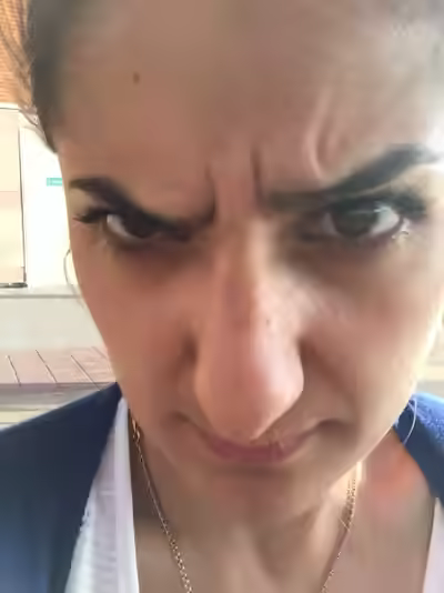 French MILF Cheats in Germany