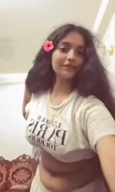 Bangladeshi Girl Flashes Big Boobs