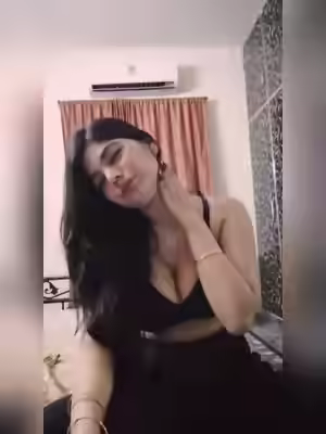 Indian Big Boobs Girl Shows Her Boobooks
