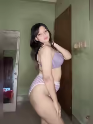 Chubb Woman Shows Big Boobs